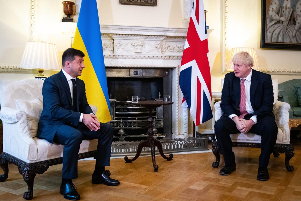 Ukrainian President Signs Deal With UK During Visit
