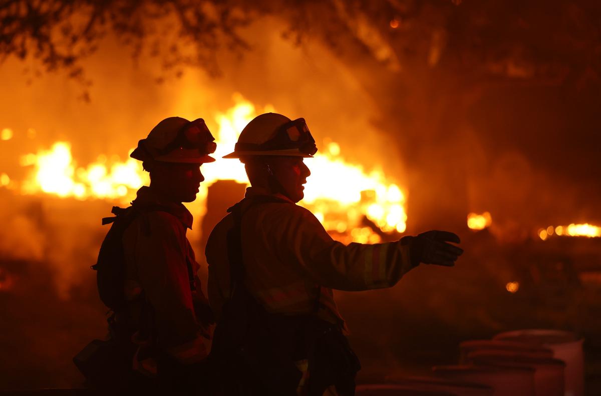 Firefighters battle the Glass Incident Fire in Calistoga, Calif., on Oct. 1, 2020. (Justin Sullivan/Getty Images)