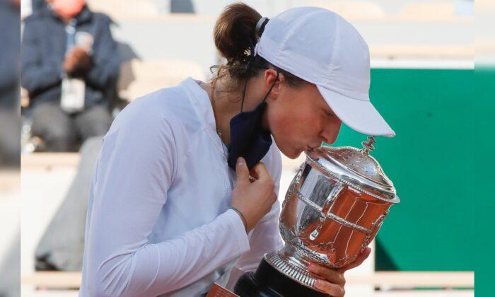 Poland’s Iga Swiatek Beats Sofia Kenin for French Open Title
