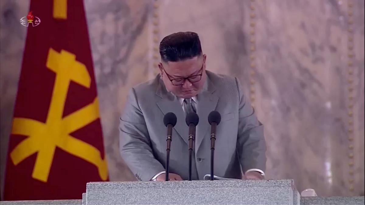 North Korea's Kim Tearfully Thanks Troops, Apologizes for Failures