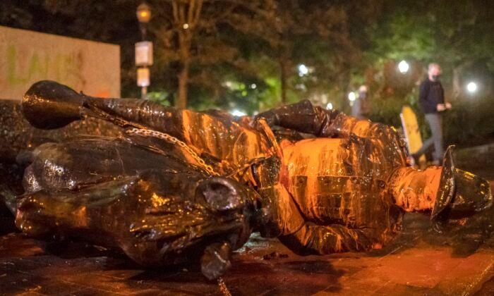 Rioters Take Down Roosevelt, Lincoln Statues in Portland