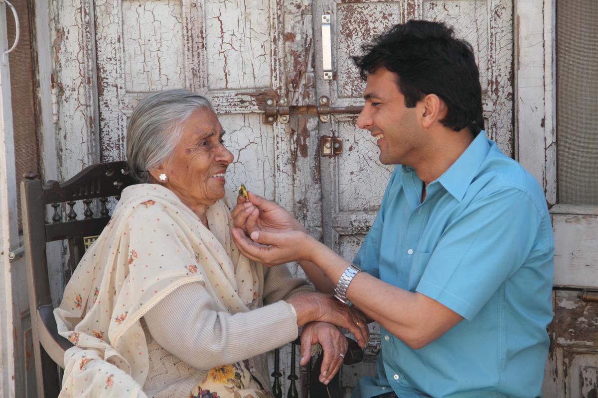 Khanna feeds his grandmother for the last time in Amritsar, Punjab (Courtesy of Vikas Khanna)