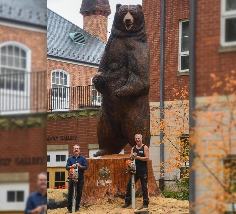  Paul Waclo and Kris Connors created the largest chainsaw-carved bear on the east coast of the United States (Courtesy of <a href="https://www.facebook.com/paul.waclo">Paul Waclo</a>)