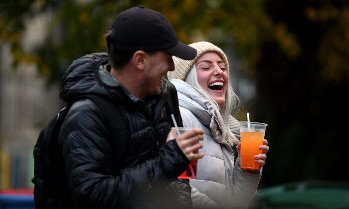 English Pubs Beg Rethink on Lockdown Takeaway Beer Ban