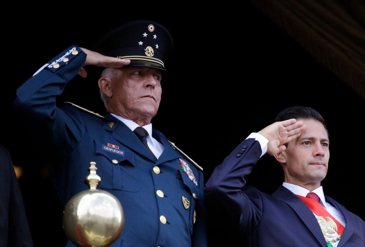 Then-Defense Secretary Gen. Salvador Cienfuegos (L) and Mexico's President Enrique Pena Nieto, salute during the annual Independence Day military parade in Mexico City's main square, in Mexico City, Mexico, on Sept. 16, 2016. (Rebecca Blackwell/AP Photo)