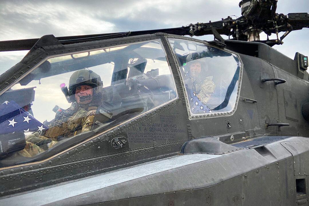 Twin Brothers Both Became US Army Pilots and Flew Same Apache Helicopter Together