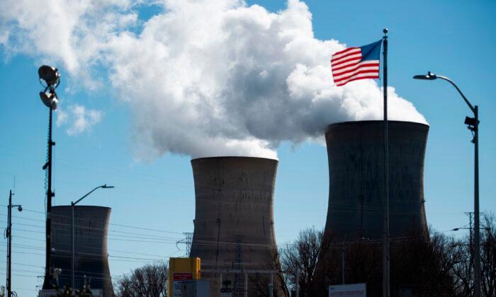 Poland Agrees to Buy $18 Billion in Nuclear Power Technology From US Companies