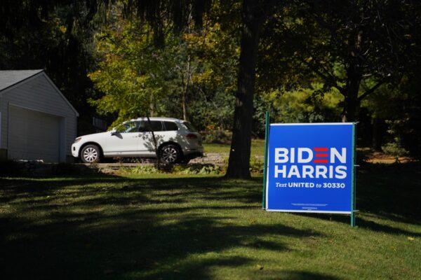 A lawn sign supports Democratic presidential candidate Joe Biden in Muskego, Wis., on Oct. 7, 2020. (Cara Ding/The Epoch Times)