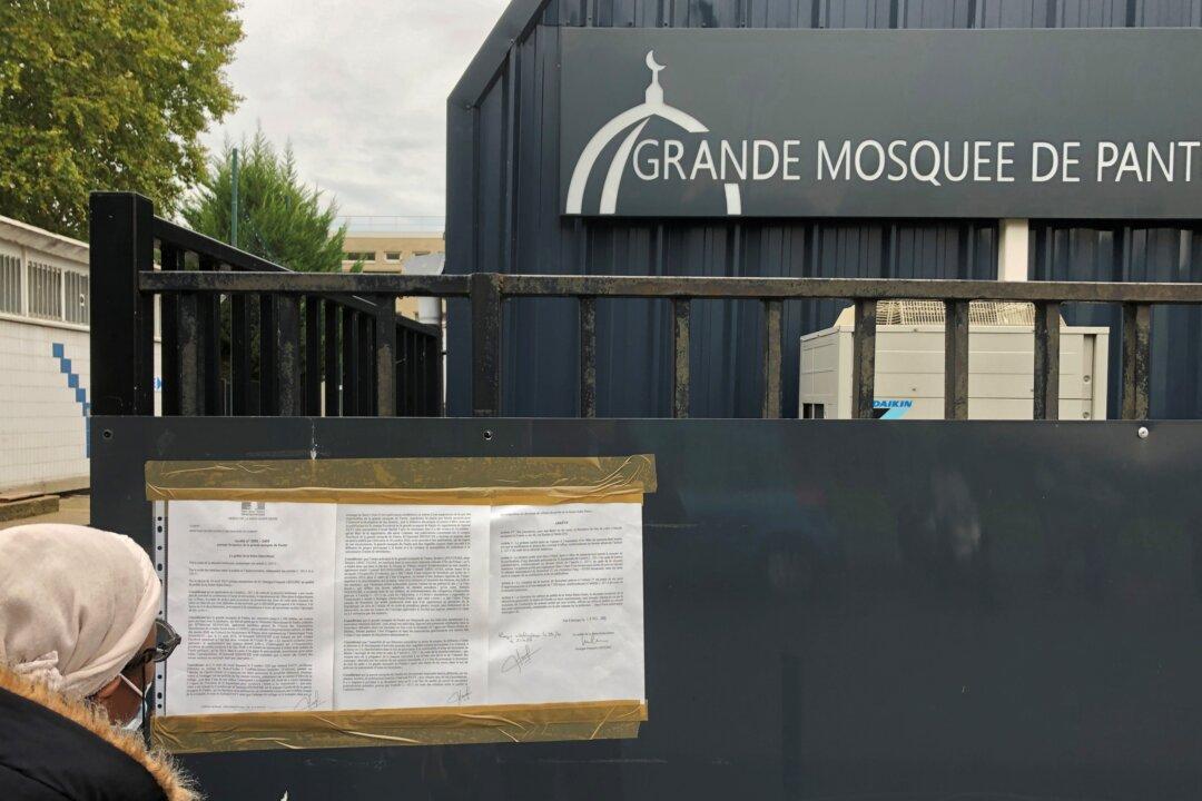 France Shuts Paris Mosque in Crackdown After Teacher’s Beheading