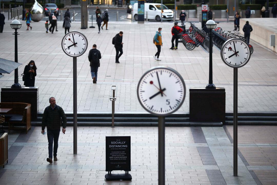 As British Government Borrowing Soars, Public Debt Highest Since 1960