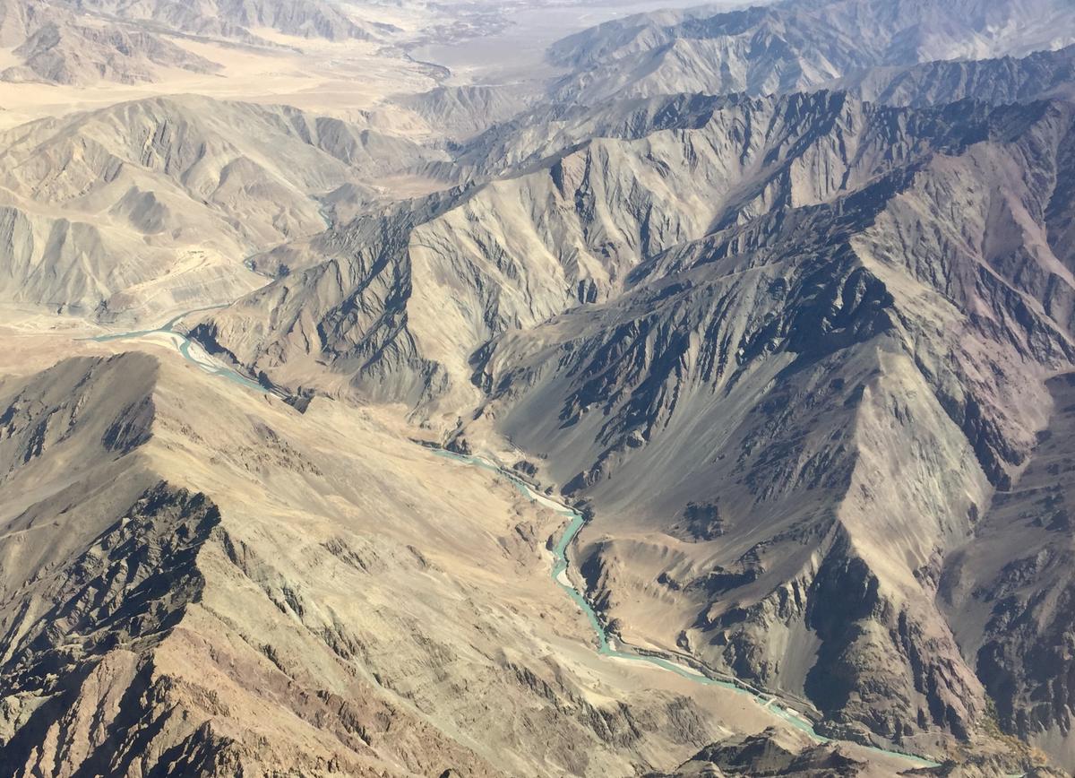 A bird's eye view of the Himalayas and a tributary of the Indus from a flight from Leh to New Delhi on Oct. 20, 2020. (Venus Upadhayaya/Epoch Times)