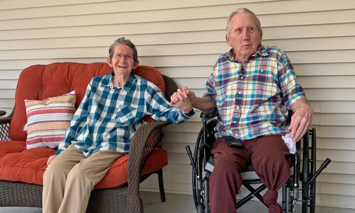 Married Couple of 60 Years Reunites After 215 Days Apart Amid COVID: Video