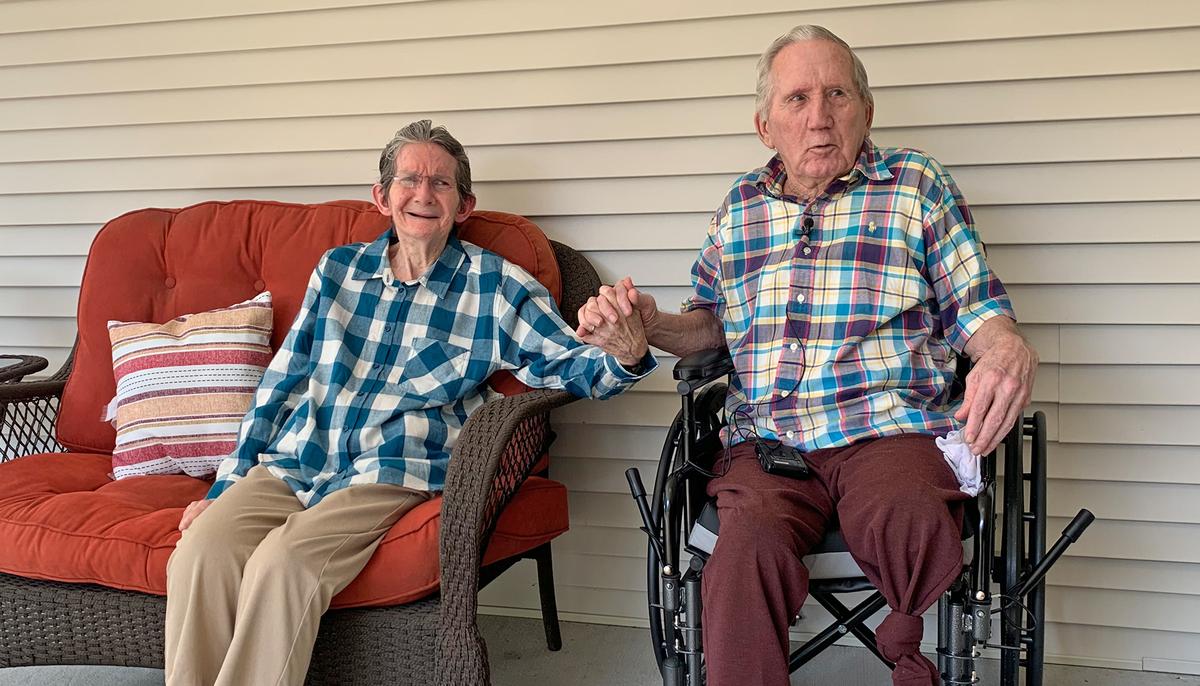 Married Couple of 60 Years Reunites After 215 Days Apart Amid COVID: Video
