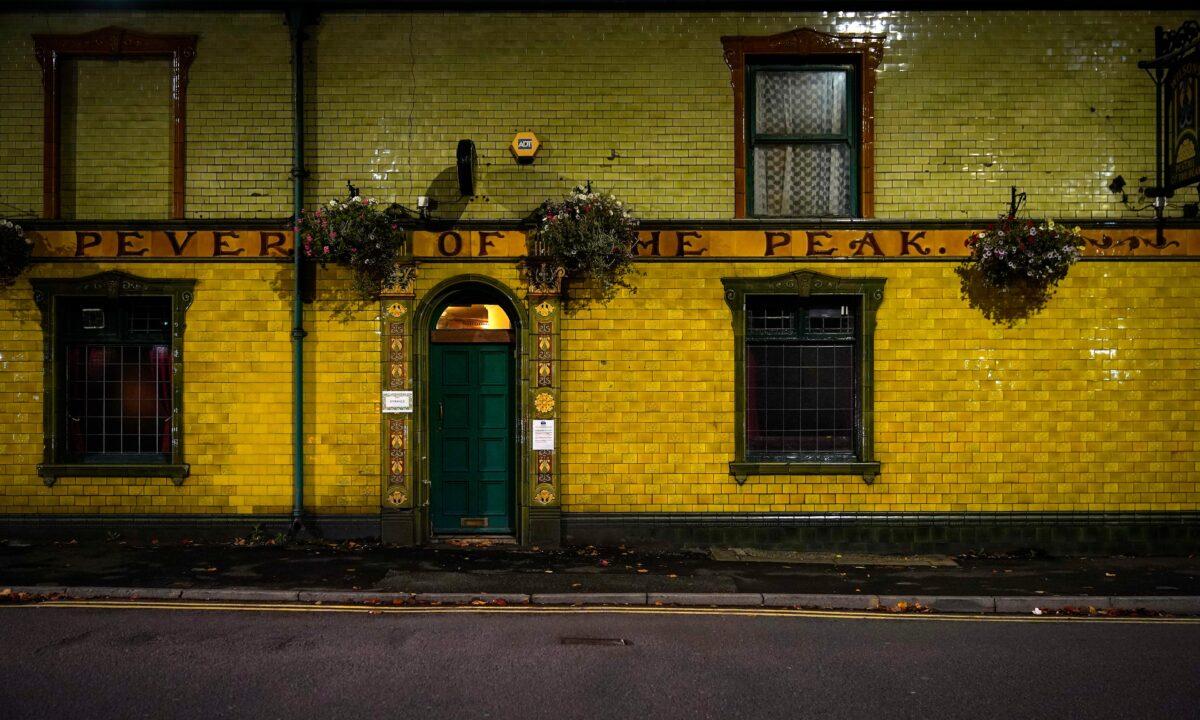 Manchester's Peveril Of The Peak pub, closed as the eve of new Tier 3 CCP virus restrictions in Manchester, England, on Oct. 22, 2020. (Christopher Furlong/Getty Images)
