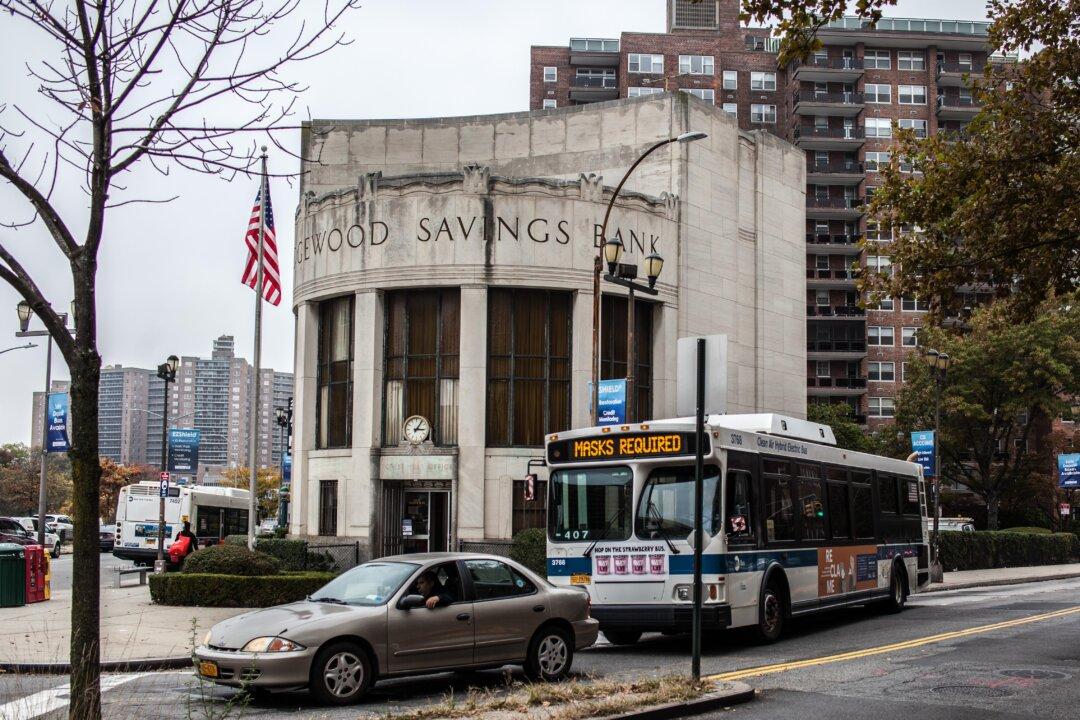 NYC Jewish Neighborhood Lockdown Sparks Concern