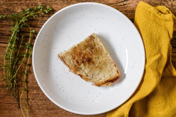 Place a slice of garlic-rubbed toast on each plate. (Audrey Le Goff)