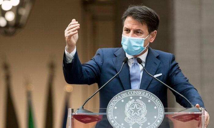 Italian Government Totters as Conte, Renzi Divide Deepens