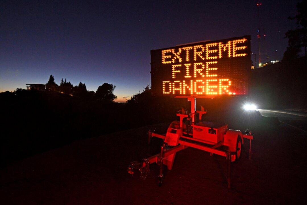 100,000 in Southern California to Evacuate After Blaze Grows