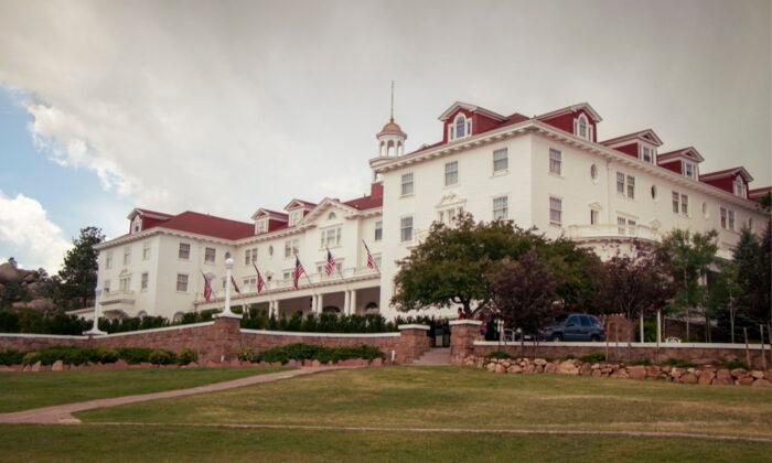 Historic Hotel That Inspired ‘The Shining’ Lodges 300 Firefighters Battling Colorado Wildfires