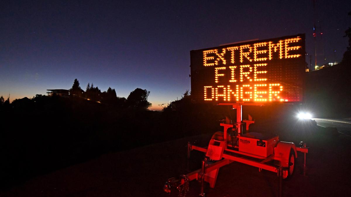 Big Power Shutoffs in California as Winds Boost Fire Danger