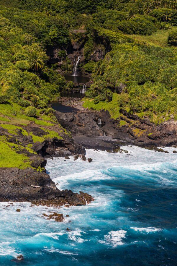 The Pools of Oheo running into the ocean. (Tor Johnson/Hawaii Tourism Authority)