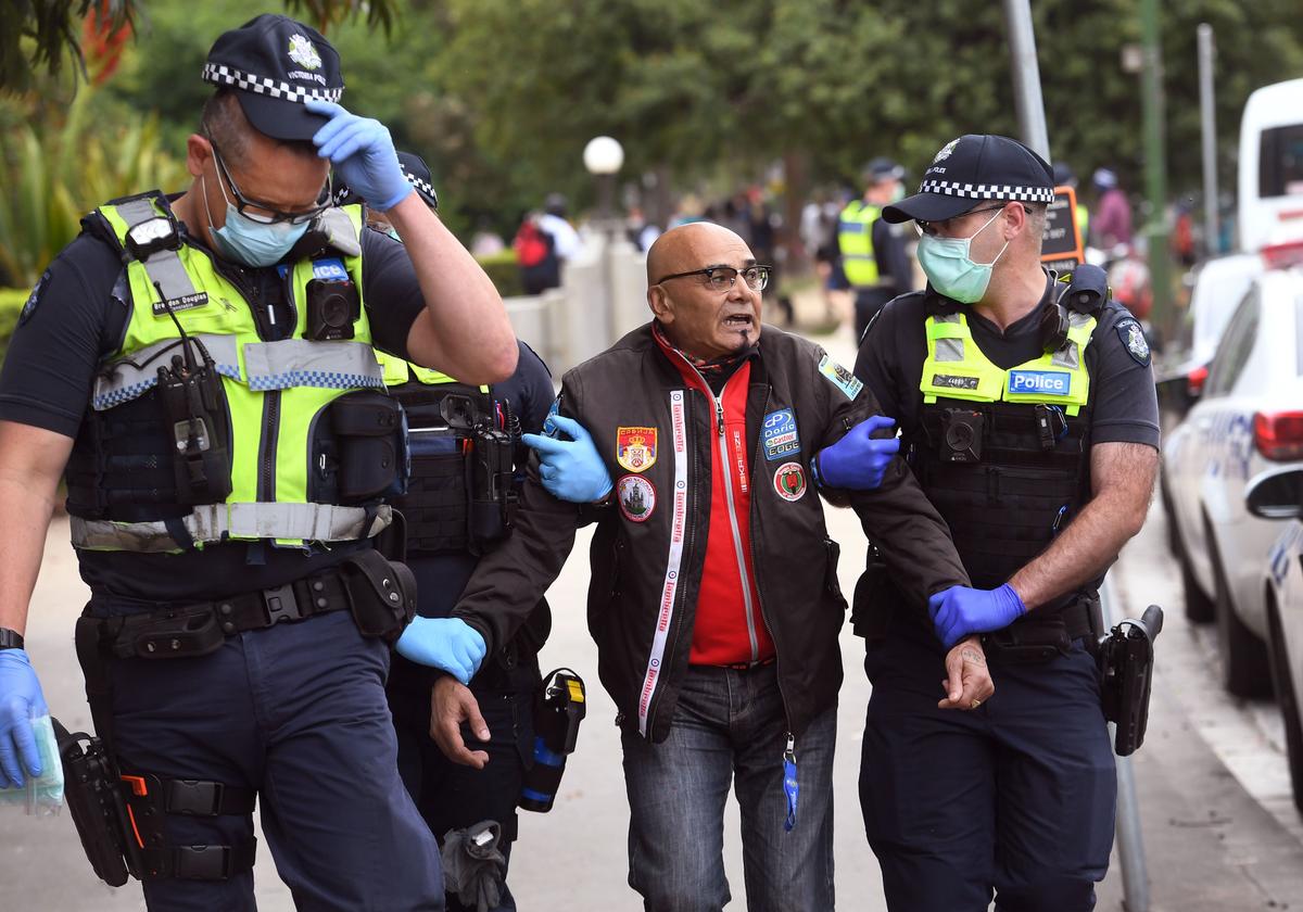 Two Arrested After a Thousand Protest Lockdowns in Melbourne