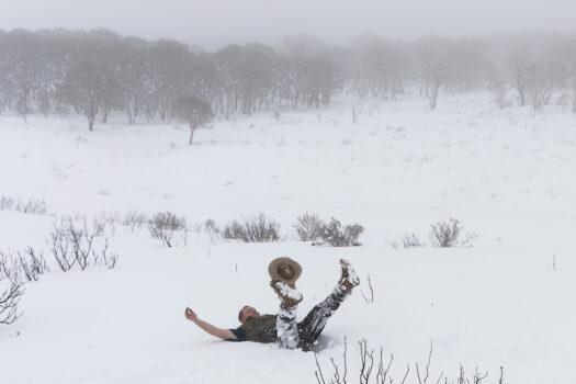 A strong weather system is hitting Australia's eastern states bringing damaging winds and snow to the Alpine regions. (Brook Mitchell/Getty Images)
