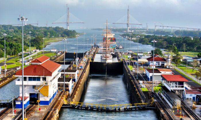 The Panama Canal From an Onboard Point of View