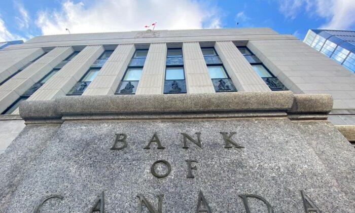 Bank of Canada Says COVID-19 Economic Recovery Likely by 2022