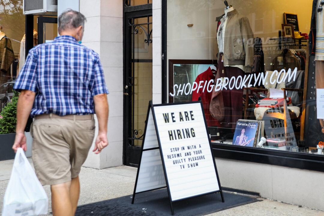 US Adds 315,000 New Jobs; Unemployment Rate Rises Amid Slowing Economy