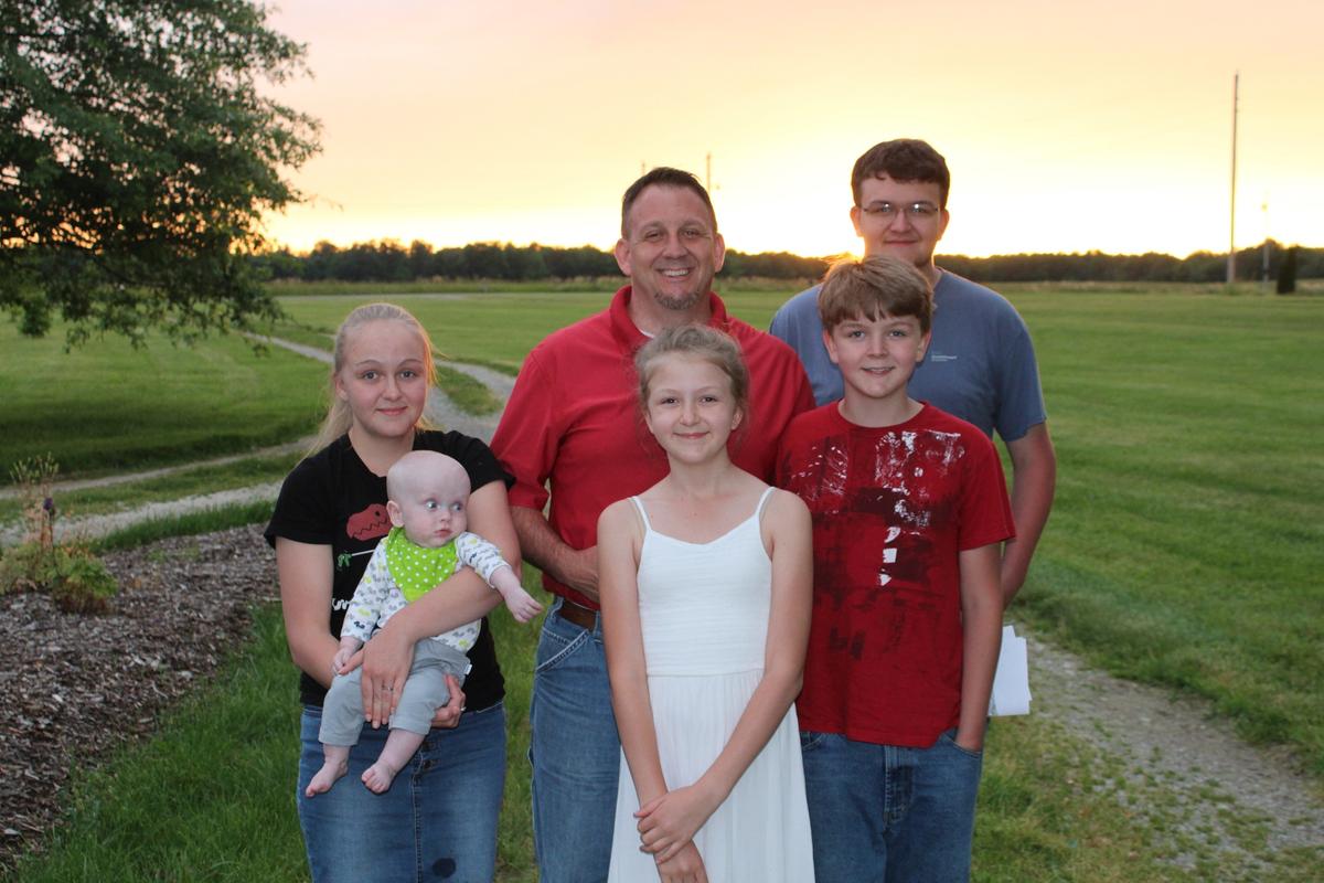 Eric Stadler​ with​ his four biological children and baby Easton. (Courtesy of <a href="https://www.instagram.com/titusgrove/">LeAnne Stadler</a>)