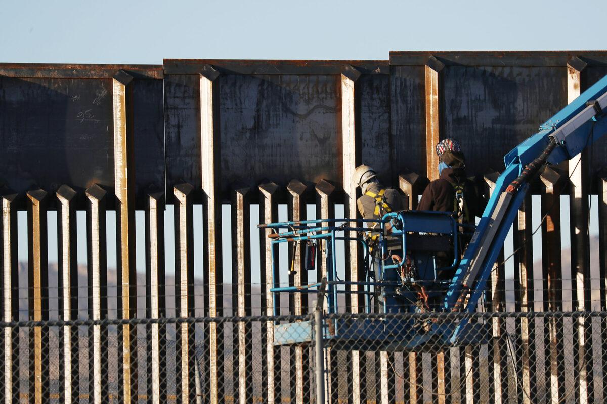 People work on the U.S.-Mexico border wall in El Paso, Texas, on Feb. 12, 2019. (Joe Raedle/Getty Images)