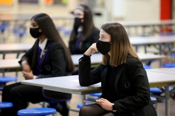 Pupils at Rosshall Academy wear face coverings in Glasgow, Scotland, on Aug. 31, 2020. (Jeff J Mitchell/Getty)