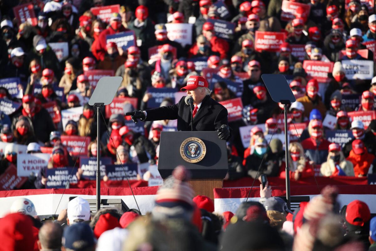  President Donald Trump speaks at a rally in Avoca, Pa., on Nov. 2, 2020. (Spencer Platt/Getty Images)