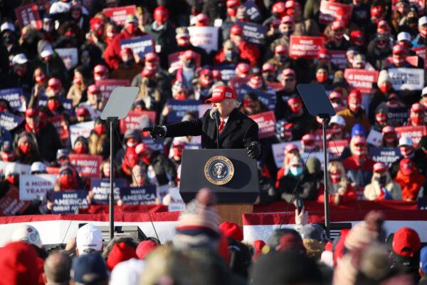 President Donald Trump speaks at a rally in Avoca, Penn., on Nov. 2, 2020. (Spencer Platt/Getty Images)