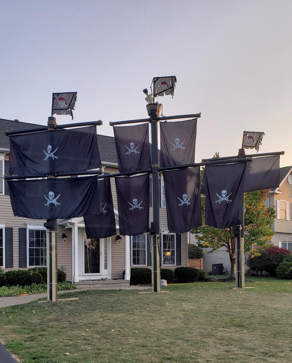 The pirate ship flags. (Caters News)
