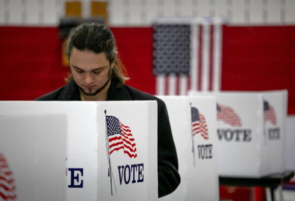 A voter fills in his ballot, in Lansing, Mich., on Nov. 3, 2020. (John Moore/Getty Images)