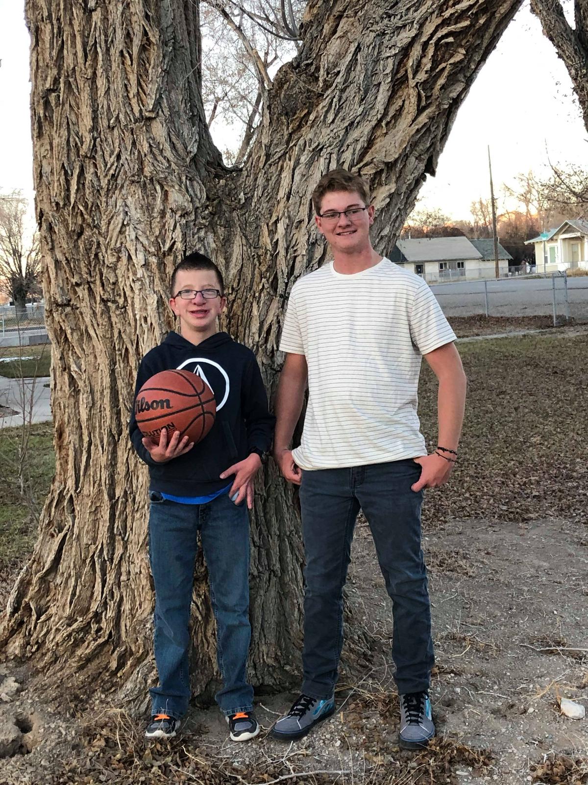 Basketball enthusiasts Tanner Hendrix and Skyler Carter. (Courtesy of <a href="https://www.facebook.com/meghanchendrix/">Meghan Hendrix</a>)