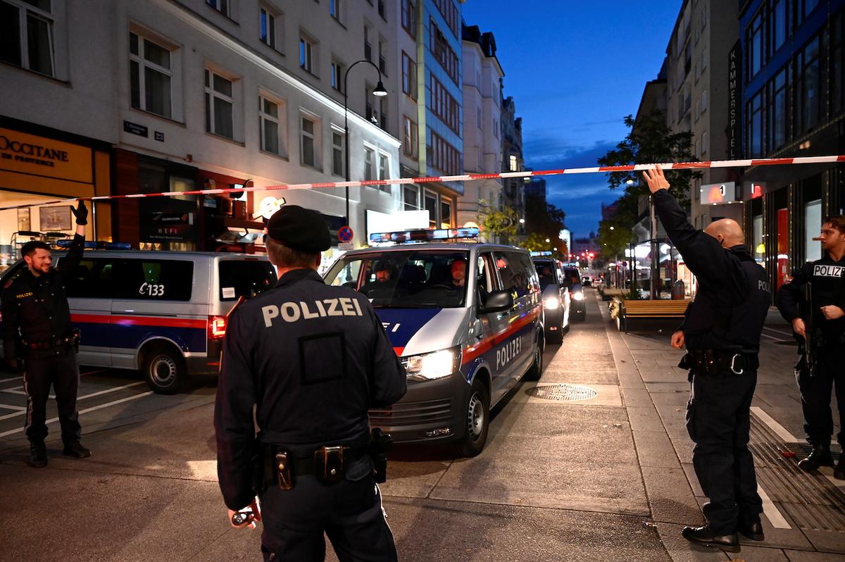 One 'Islamist Terrorist' Behind Vienna Attack as Death Toll Reaches at Least 4: Austrian Minister
