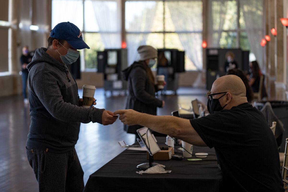 Poll workers help voters at the Park tavern polling location in Atlanta, Ga., Nov. 3, 2020. (Megan Varner/Getty Images)