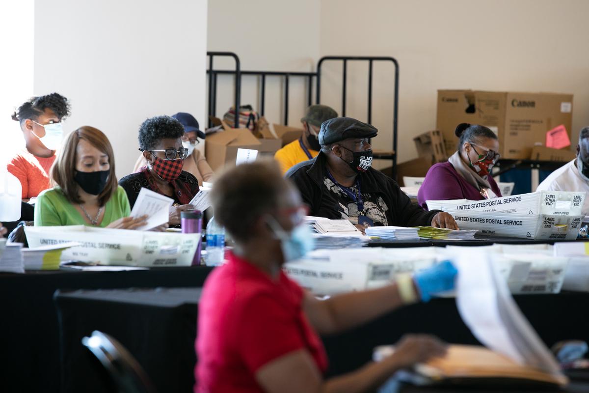 Election workers count Fulton County ballots at State Farm Arena in Atlanta, Ga., on Nov. 4, 2020. (Jessica McGowan/Getty Images)