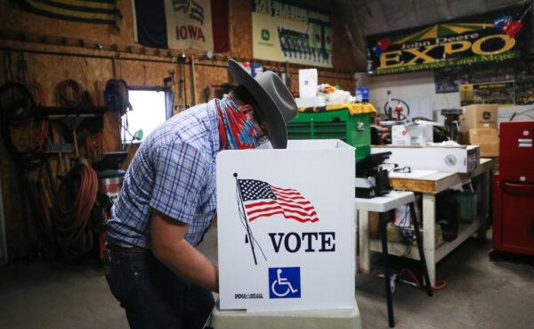 A voter marks his ballot at a polling place in Dennis Wilkening's shed in Richland, Iowa, on Nov. 3, 2020. (Mario Tama/Getty Images)