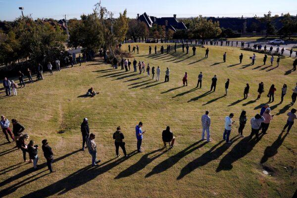 Voters wait in a long line to cast their ballots at Church of the Servant in Oklahoma City, Okla., Nov. 3, 2020. (Nick Oxford/Reuters)