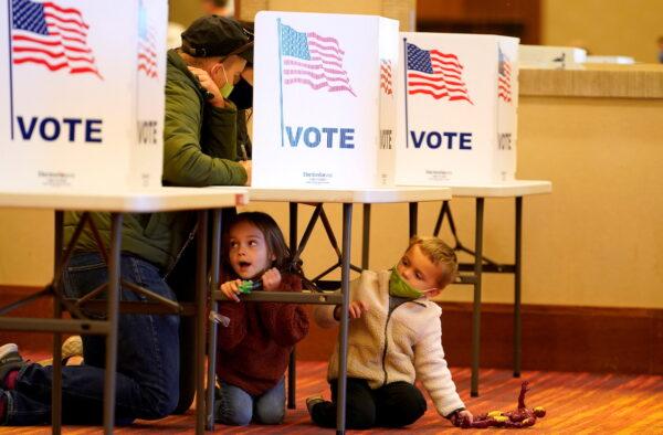 People fill out their ballots at a polling center on the Election Day in Jeffersontown, Kentucky, U.S. Nov. 3, 2020. (Bryan Woolston TPX Images of the Day/Reuters)