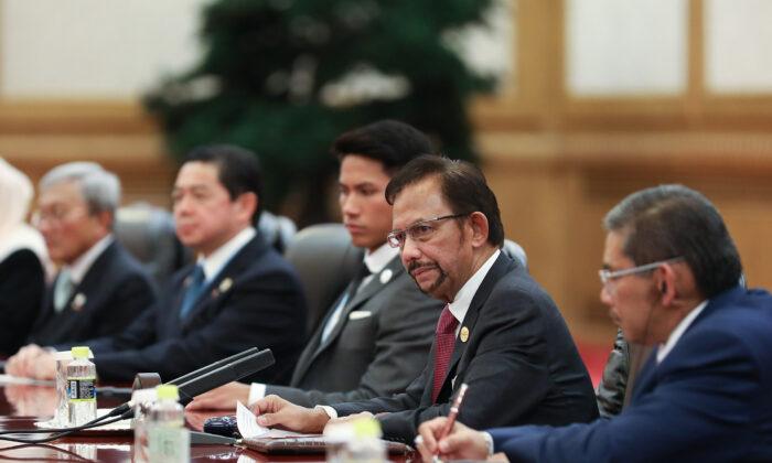 Brunei Straddles Geopolitical Tightrope Between Beijing and Democratic Allies
