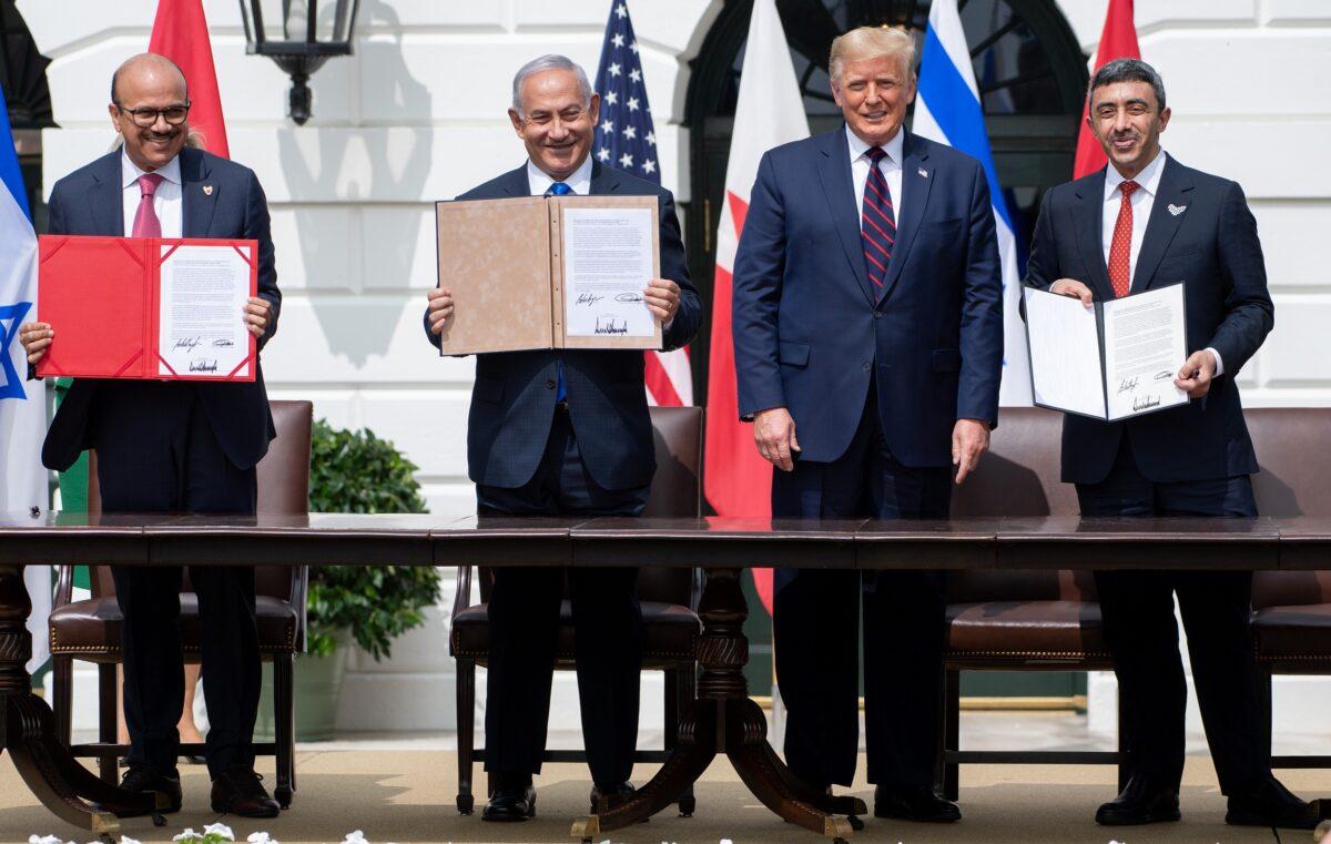 (L-R) Bahrain Foreign Minister Abdullatif al-Zayani, Israeli Prime Minister Benjamin Netanyahu, U.S. President Donald Trump, and UAE Foreign Minister Abdullah bin Zayed Al-Nahyan hold up documents after participating in the signing of the Abraham Accords where the countries of Bahrain and the United Arab Emirates recognize Israel, at the White House in Washington on Sept. 15, 2020. (Saul Loeb/AFP via Getty Images)
