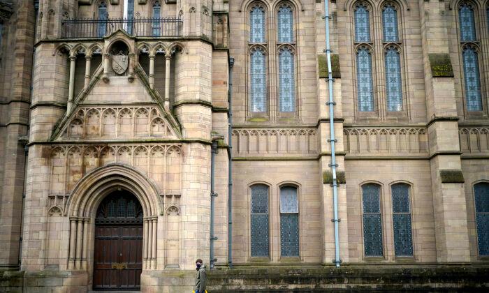 Manchester University Students Tear Down Lockdown Fencing on Campus