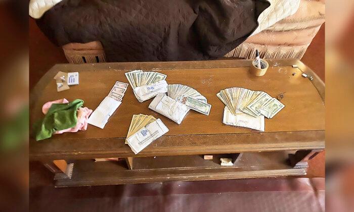 House Flipper Finds $10,000 Stash Hidden in Living Room, Returns It to Former Owner