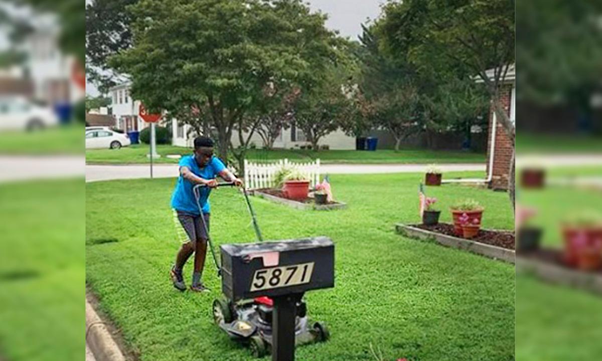 Boy Who Cut 50 Lawns for Vets & Elderly in Need for Free Gets Award From White House