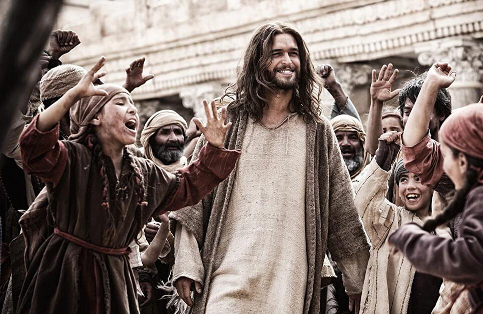 Diogo Morgado (C) as Jesus, in "Son of God." (Twentieth Century Fox)